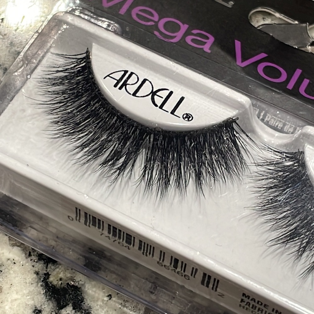 Ardell Mega Volume lashes styles 252 - Picture 4 of 4